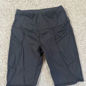 Black Oalka High-Waisted Biker Shorts with pockets – Women’s Small